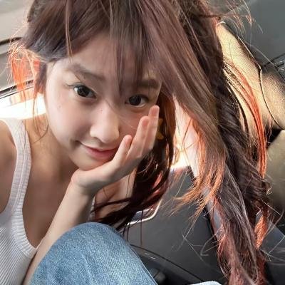 绿杨移作两家春